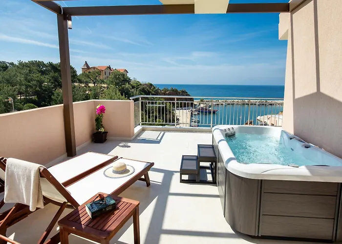 Vela Bianca Suites